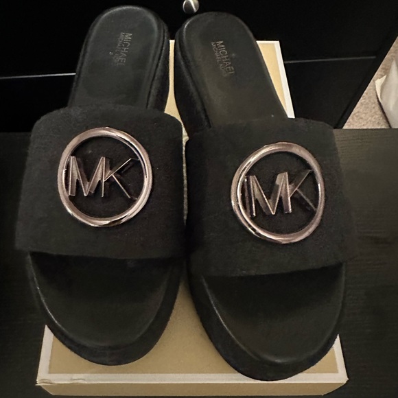 Michael Kors Sandals - Picture 1 of 3